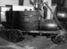 Lesewagen mit Holzfass u. Holzbütte