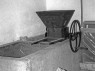 Traubenmühle auf Betonbehälter
