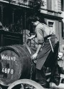 Sichern des Transportfasses auf dem Wagen mit Kette u. "Briegel"