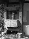 Spindelpresse mit Biet aus Sandstein, am "Kinzigtäler Speicher" einmontiert